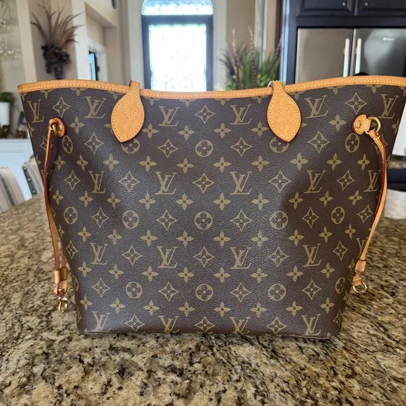 Louis Vuitton Neverfull MM - Picture 2 of 16